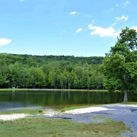 *Amenity-Filled Waterfront Oasis @Saw Creek Estates Near Waterfalls And Hiking* East Stroudsburg Bagian luar foto