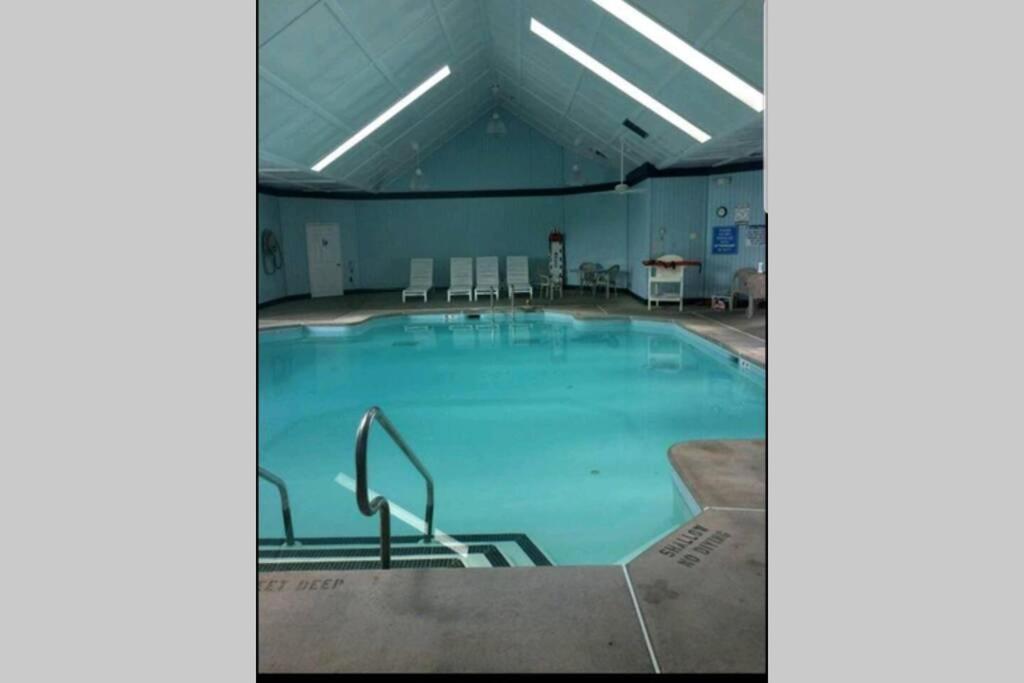 *Amenity-Filled Waterfront Oasis @Saw Creek Estates Near Waterfalls And Hiking* East Stroudsburg Bagian luar foto