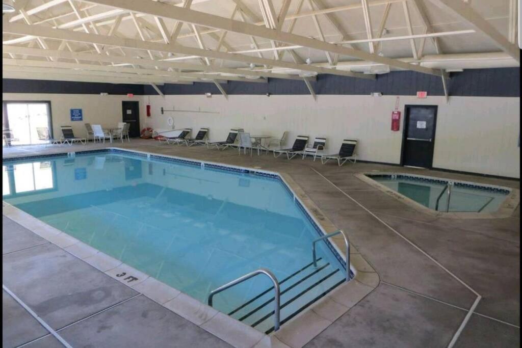 *Amenity-Filled Waterfront Oasis @Saw Creek Estates Near Waterfalls And Hiking* East Stroudsburg Bagian luar foto