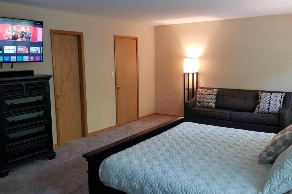 *Amenity-Filled Waterfront Oasis @Saw Creek Estates Near Waterfalls And Hiking* East Stroudsburg Bagian luar foto