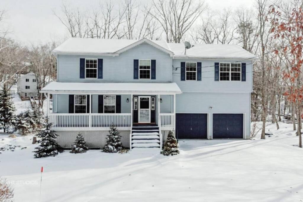 *Amenity-Filled Waterfront Oasis @Saw Creek Estates Near Waterfalls And Hiking* East Stroudsburg Bagian luar foto
